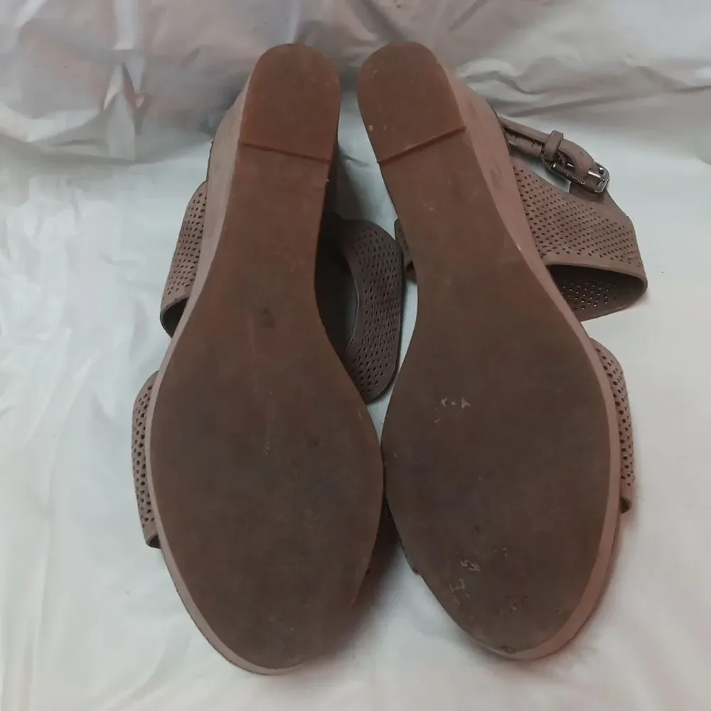 Vince Camuto Women's Tan Wedge Sandals Size 7.5M